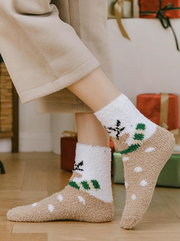 Random Women's Christmas Themed Print Crew Socks, 6 Pairs Casual Soft Comfortable Warm Fuzzy Socks for Fall & Winter, Women's Floor Socks for Daily Wear