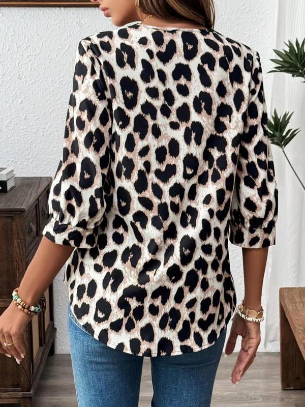 Women's Leopard Print Plicated Bishop Sleeve Blouse, Casual Curved Hem 3 4 Sleeve Round Neck Top for Daily Wear, Ladies Clothes for All Seasons