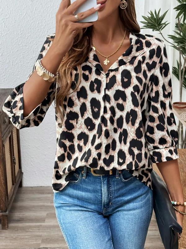 Women's Leopard Print Plicated Bishop Sleeve Blouse, Casual Curved Hem 3 4 Sleeve Round Neck Top for Daily Wear, Ladies Clothes for All Seasons