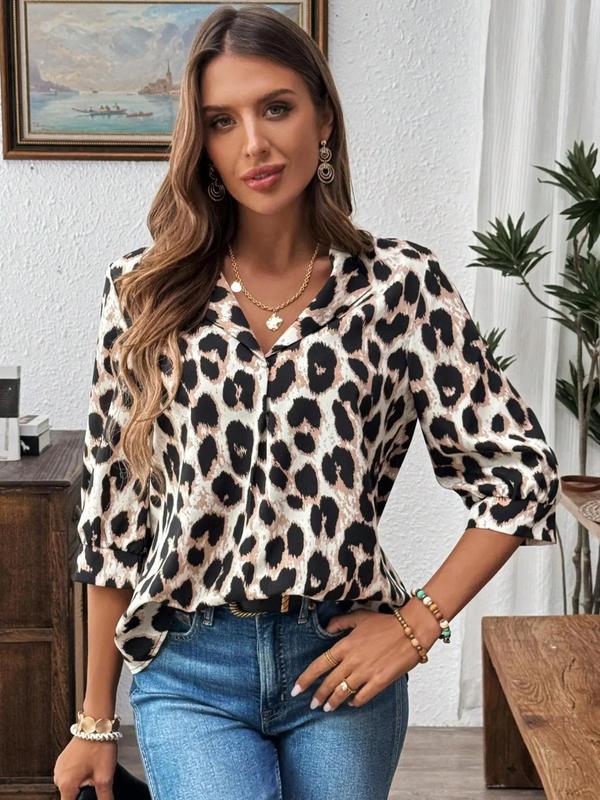 Women's Leopard Print Plicated Bishop Sleeve Blouse, Casual Curved Hem 3 4 Sleeve Round Neck Top for Daily Wear, Ladies Clothes for All Seasons