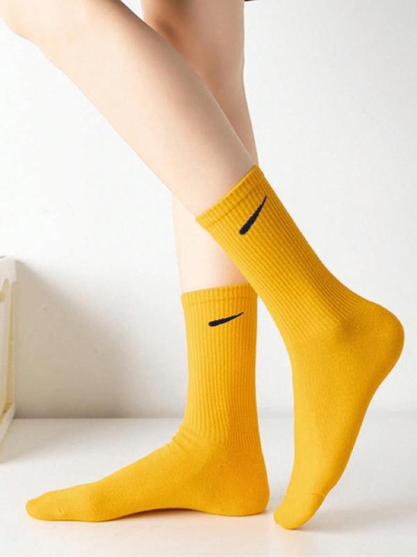 Random Color Women's Graphic Crew Socks, Casual Comfortable Breathable Socks for Daily Wear, Multipack Knit Socks for All Seasons