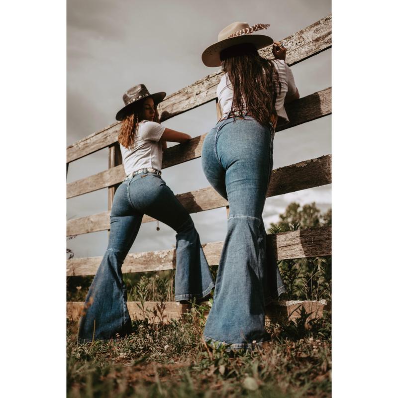 Final Sale  ✨ WranglerxRetro Rough☆Rider Bareback Bell Bottom