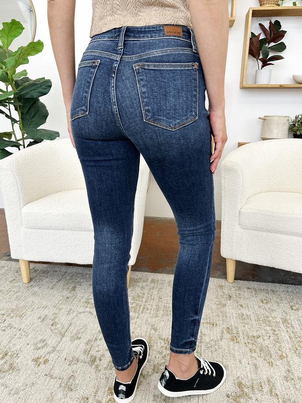 Judy Blue Full Size Classic Handsand Skinny Jeans Denim Fit